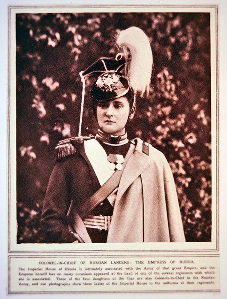 Kejserinden af Rusland i uniformen af den øverste oberst for de russiske Lancers af Photographer Russian