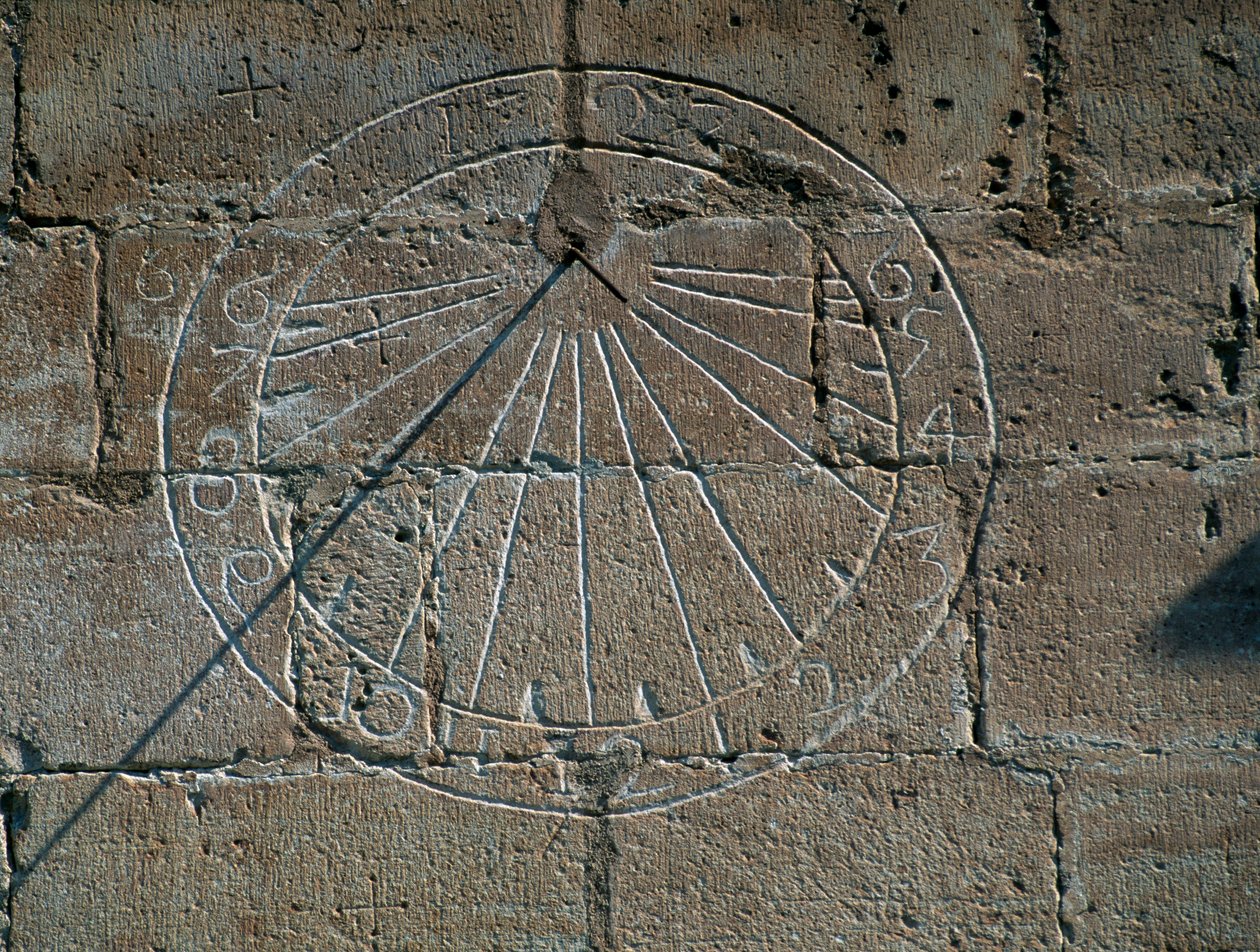 Solur, detalje fra kirken Santa Maria la Major, Montblanc, Catalonien. Detalje. Spanien af Blaise Nicolas Le Sueur
