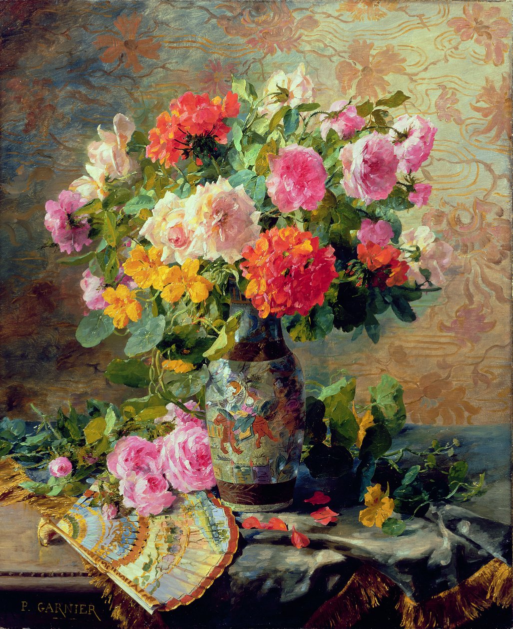 Vase med blomster og en vifte af Pierre Garnier