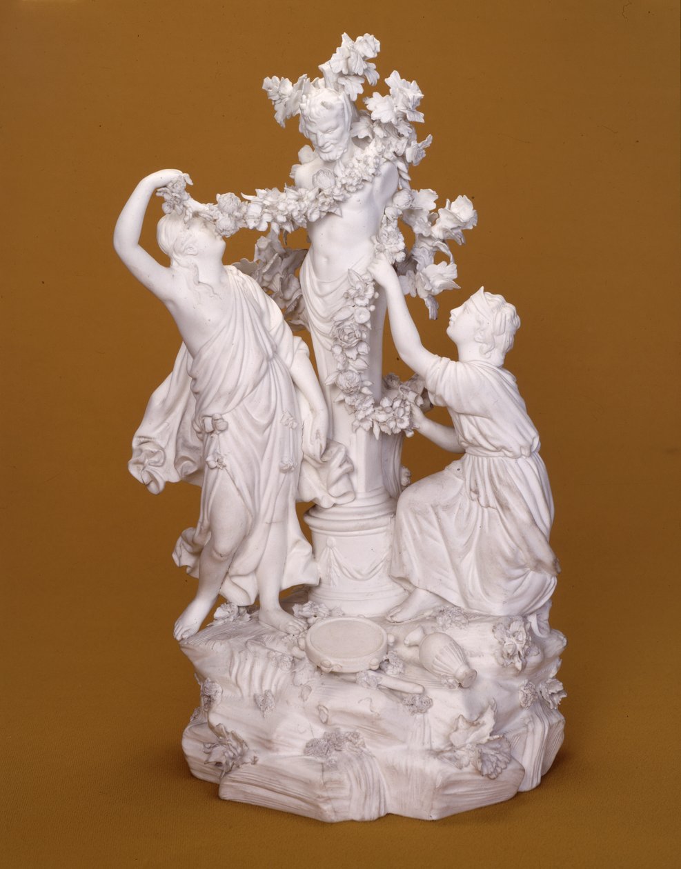 Figurgruppe med to bacchantinder, der pryder en gryde, Derby, ca. 1780 (porcelæn) af Pierre Stephan