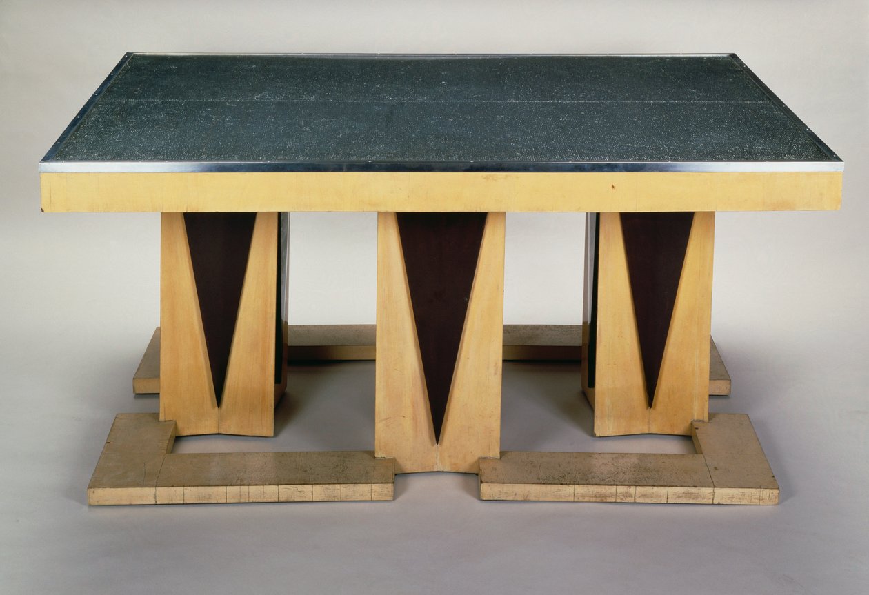 Bord, af Pierre-Emile Legrain (1889-1929), i mørklakeret platan, art deco-stil. Frankrig, det 20. århundrede. af Pierre E. Legrain