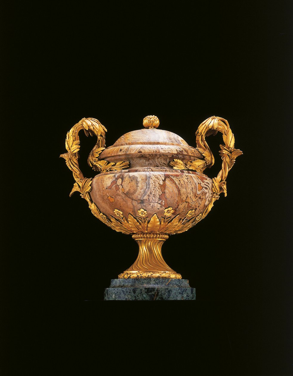 En af et par Louis XIV egyptiske vaser, 1770-75 af Pierre Langlois