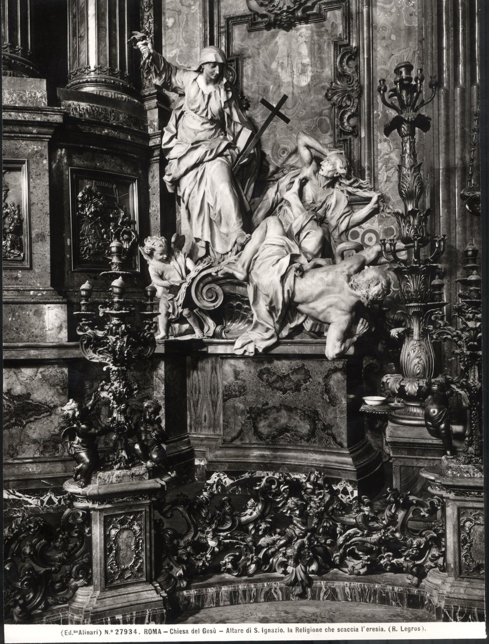 St. Ignatius af Loyolas alter, detalje af den katolske sandheds sejr over kætteri (marmor) (s/h foto) af Pierre Legros
