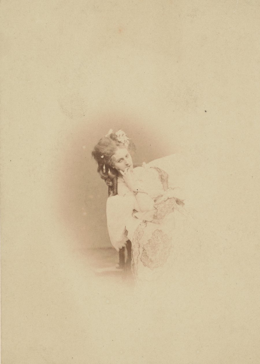 [Vignetteret siddende i Ritrosetta-kjole], 1861-67. af Pierre Louis Pierson