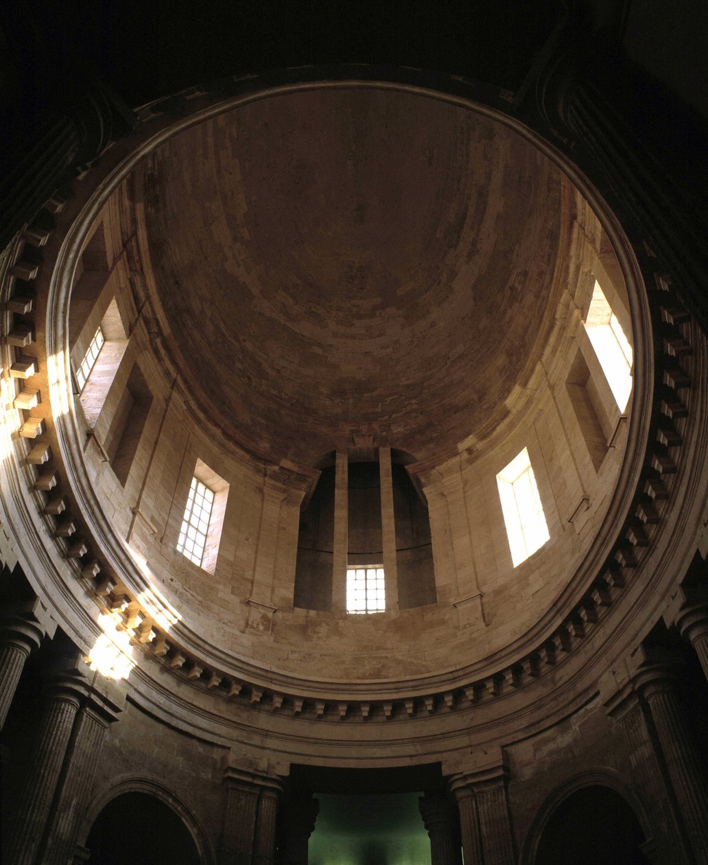Barokarkitektur: Chapel of the Old Charite (1679 - 1707), klosteret Marseille, af arkitekten Pierre Puget (1622 - 1694). Indvendig udsigt. Marseille, Bouches du Rhone (Bouches-du-Rhone) (13). af Pierre Puget