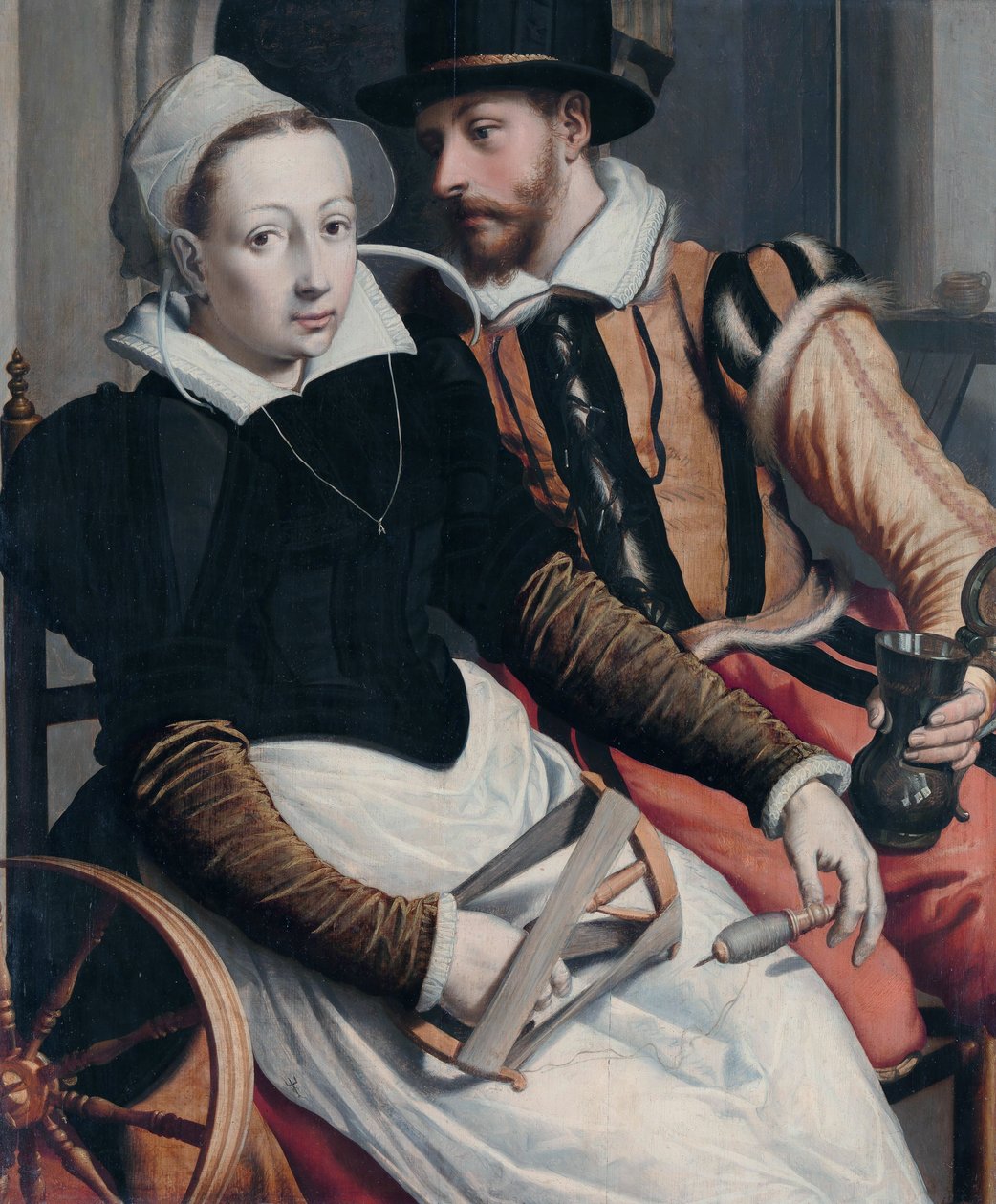 En kvinde ved det roterende hjul og en mand med et krus siddende i et interiør. af Pieter Pietersz the Elder