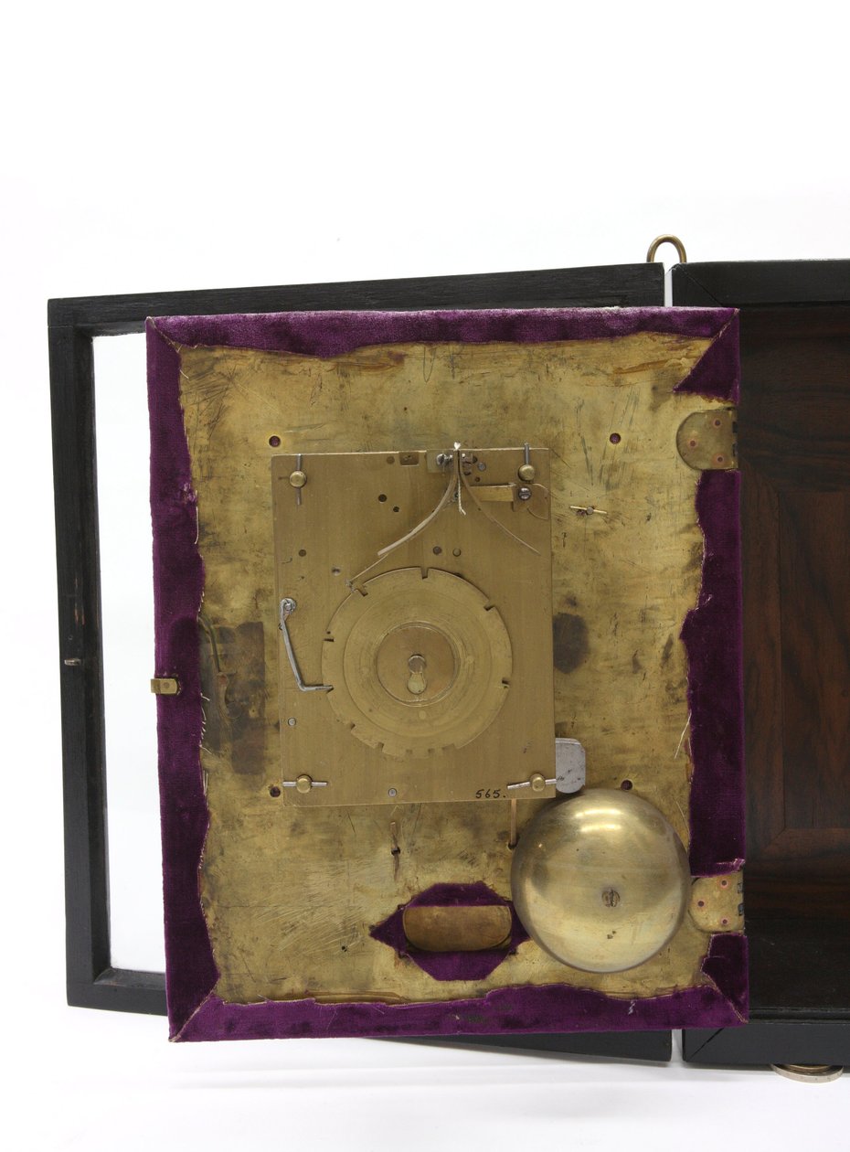 Bagsiden af urskiven og urværket af et bordur, ca. 1660 (træ og messing) af Pieter Visbach