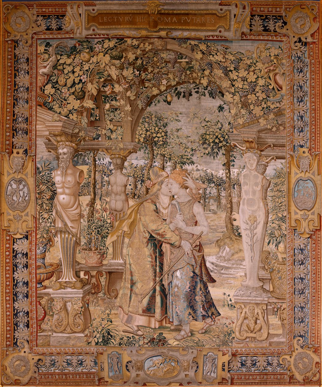 flamsk gobelin. Serien Vertumnus og Pomona. Vertumnus kysser Pomona. Syvende gobelin i serien. Model Circle af Pieter Coecke van Aelst. Fremstilling Wilhelm Pannemaker, Bruxelles. Ca 1545-1550. Stof Guld, sølv, silke og uld. Størrelse 430 x 365 cm. af Pieter (circle of) Coecke van Aelst