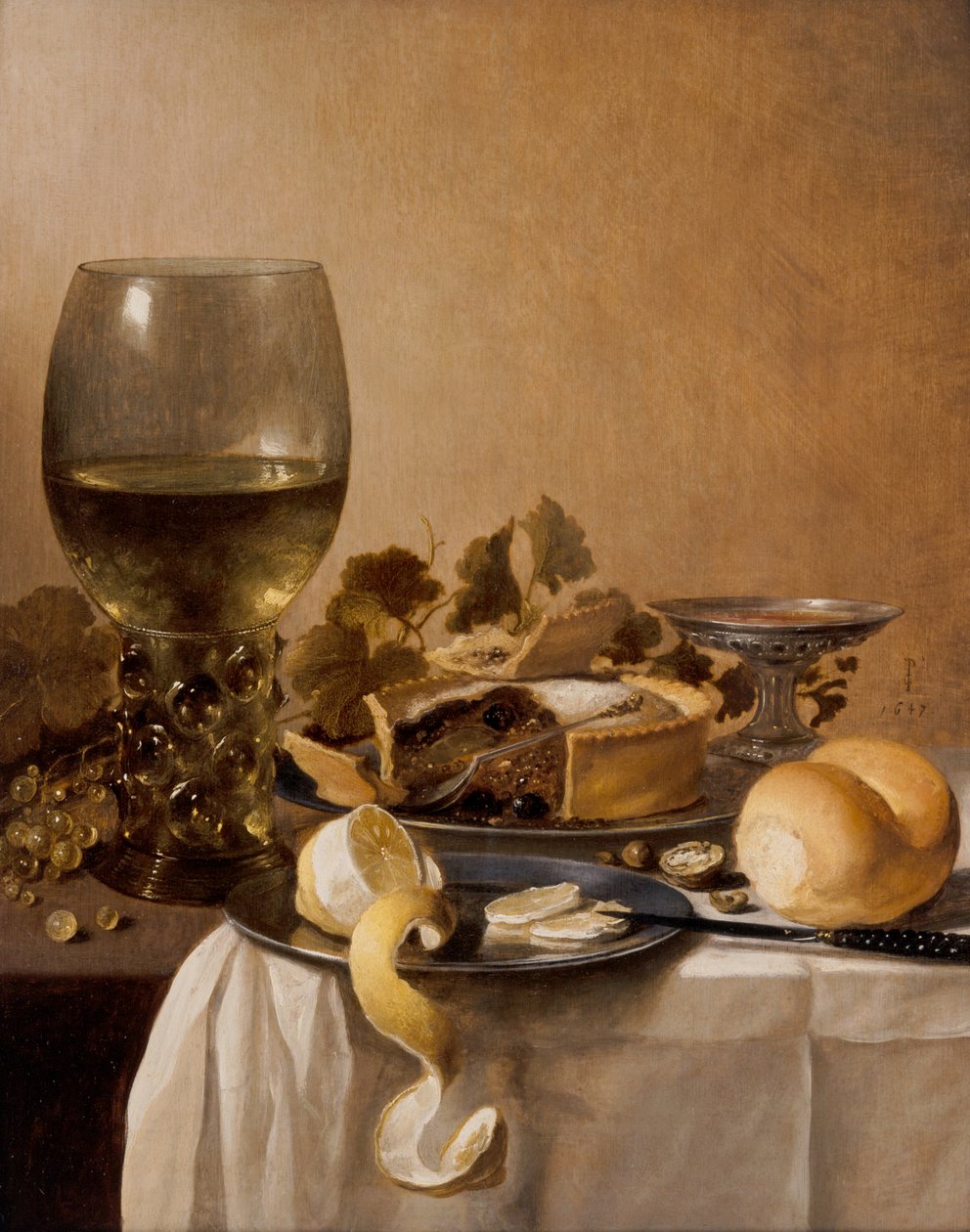 En kæmpe Roemer, en sølv Tazza, en tærte af Pieter Claesz
