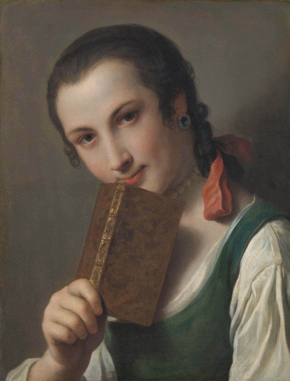 En ung kvinde med en bog af Pietro Antonio Rotari