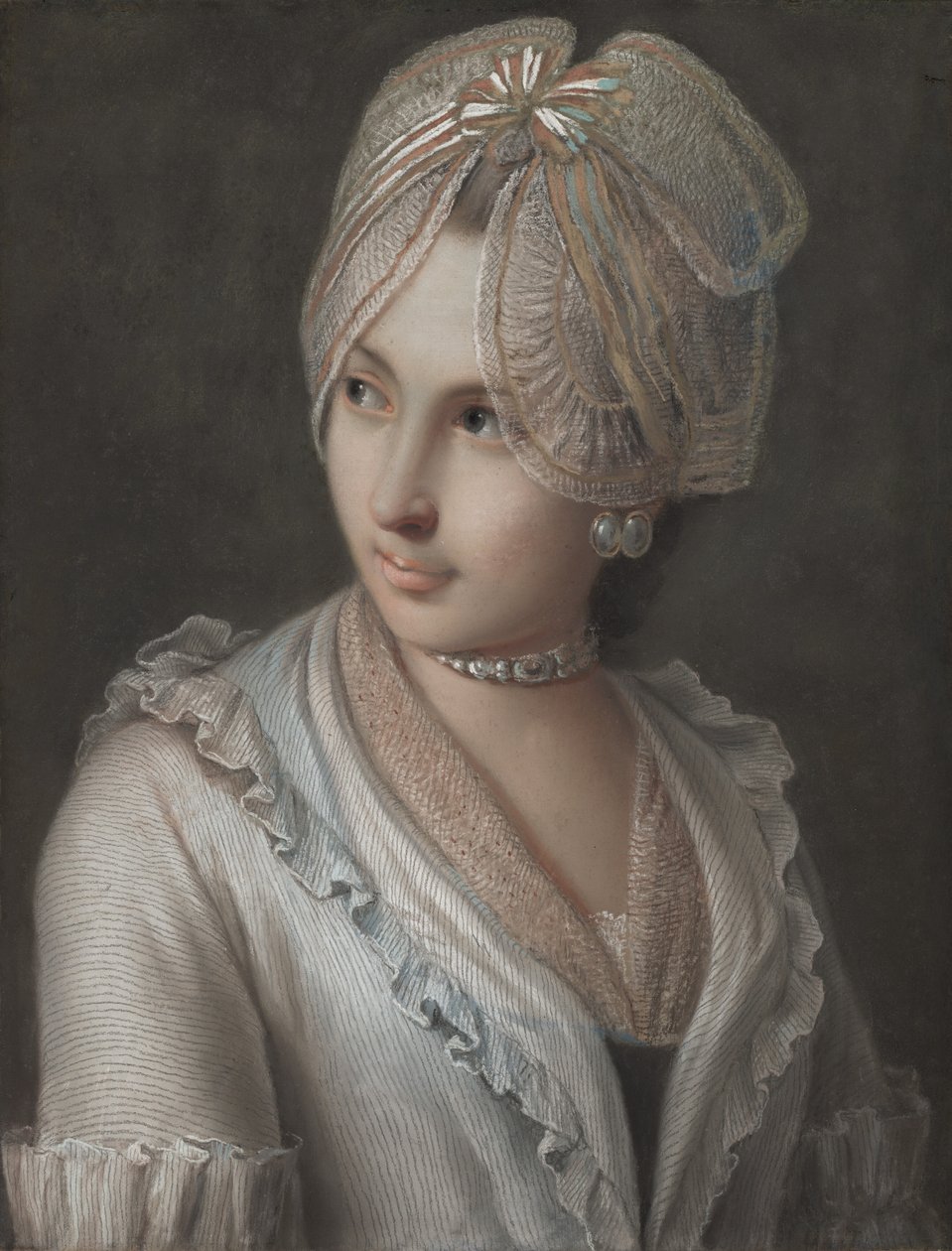 En elegant ung dame med en blondehætte af Pietro Antonio Rotari