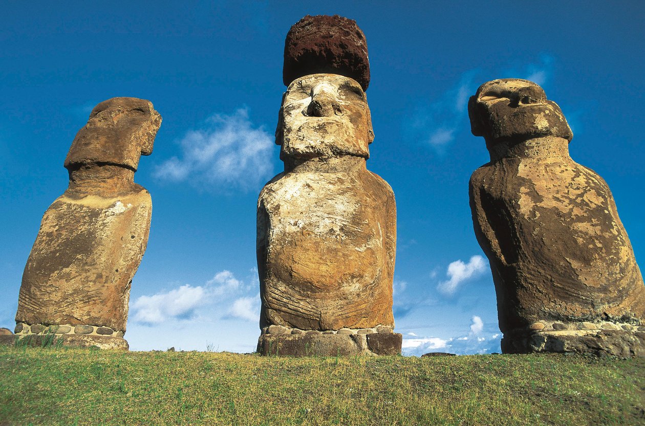 Moai-statuer, Rapa Nui Nationalpark, Påskeøen, Chile af Polynesian Polynesian