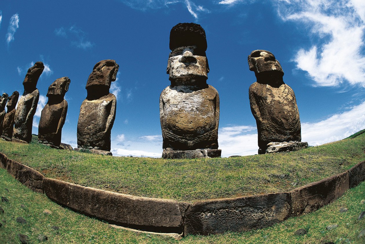 Moai-statuer, Rapa Nui Nationalpark, Påskeøen, Chile af Polynesian Polynesian