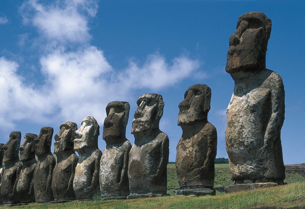 Moai-statuer, Rapa Nui Nationalpark, Påskeøen, Chile af Polynesian Polynesian