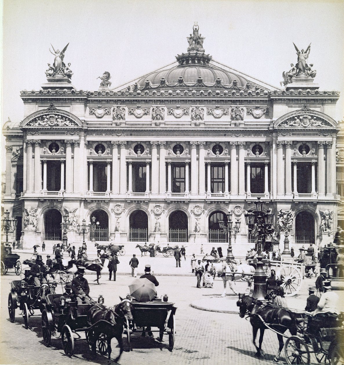 Operahuset, Paris, 14. maj 1893 af Portuguese Photographer