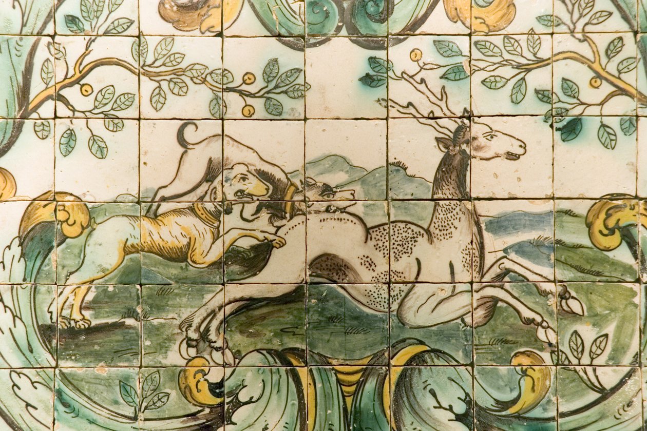 Majolika-fliser, der forestiller hunde, der jager en hjort fra Jagtrummet ved Palacio da Praia, Belem, ca. 1680 (keramik) af Portuguese School