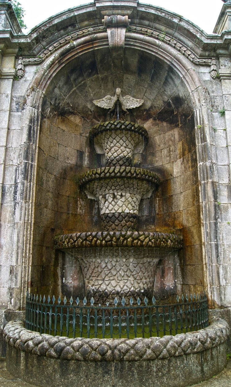 Pelican Fountain, Sanctuary of Our Lady of Remedies, Lamego, Portugal 1738 (sten) af Portuguese School