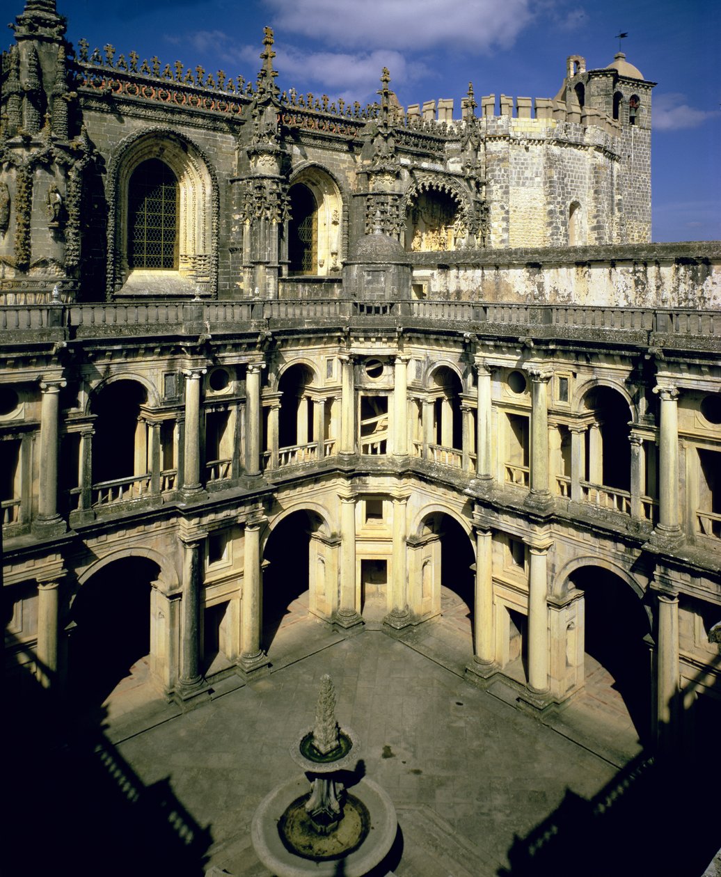 Udsigt over Claustro dos Felipes, færdiggjort efter 1584 af Portuguese School