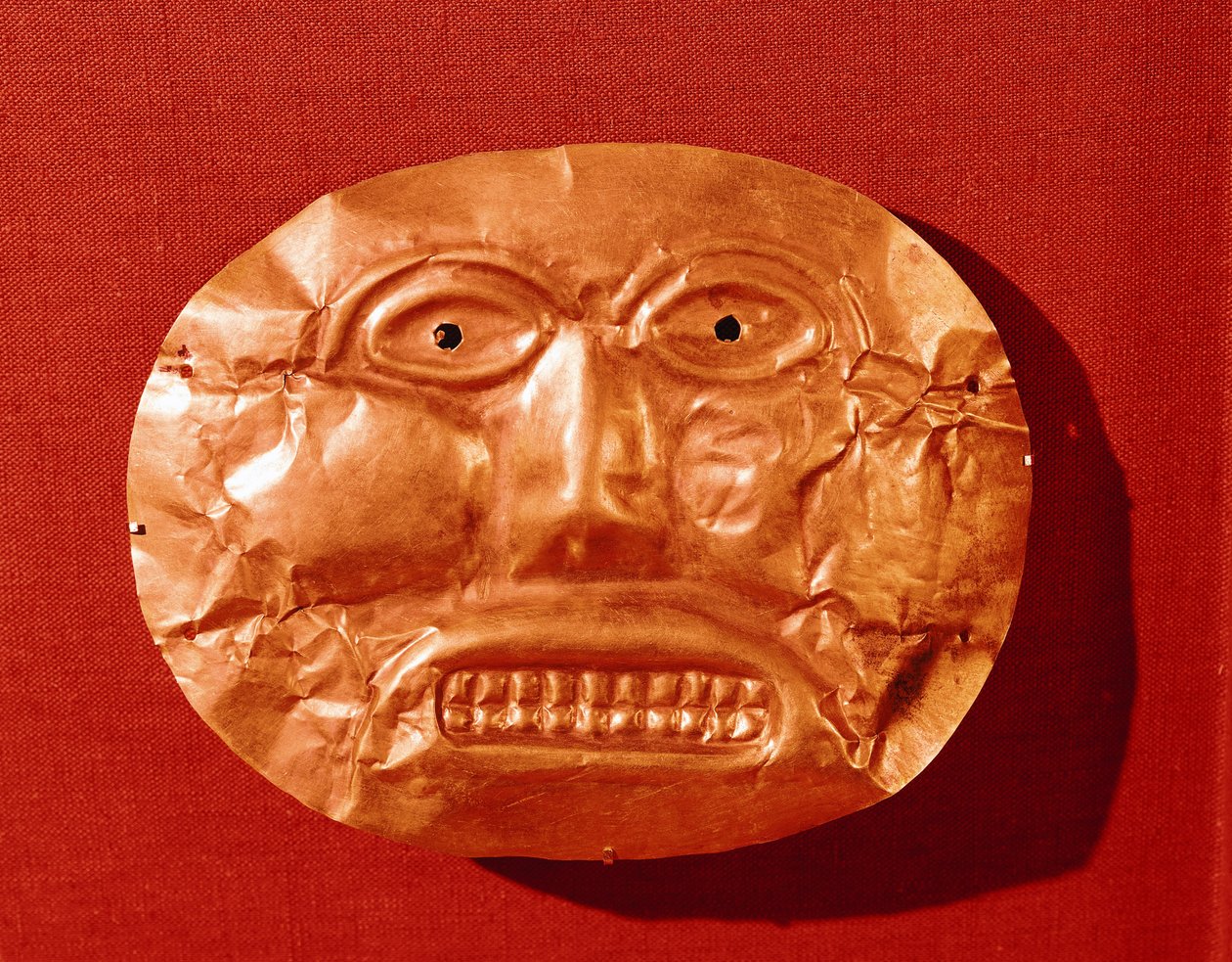 Calima begravelsesmaske, fra Restrepo, Cauca Valley, ca. 550-450 f.Kr. (guld) af Pre Columbian