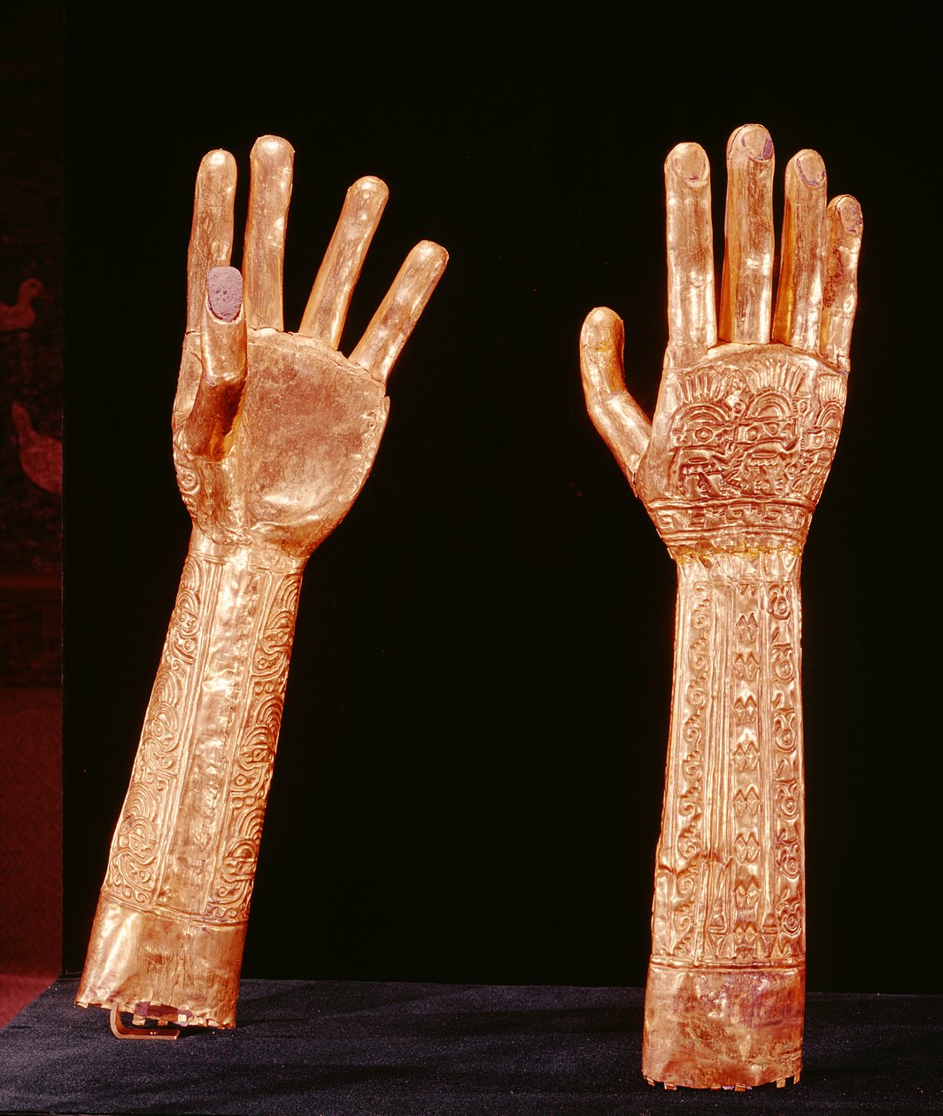 Forgyldte arme, Lambayeque-Sican Culture, 700-1100 (guld og sølv) af Pre Columbian