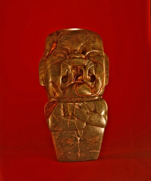 Kunz-øksen (gennemskinnelig kedelig blågrøn jade) af Pre Columbian Pre Columbian