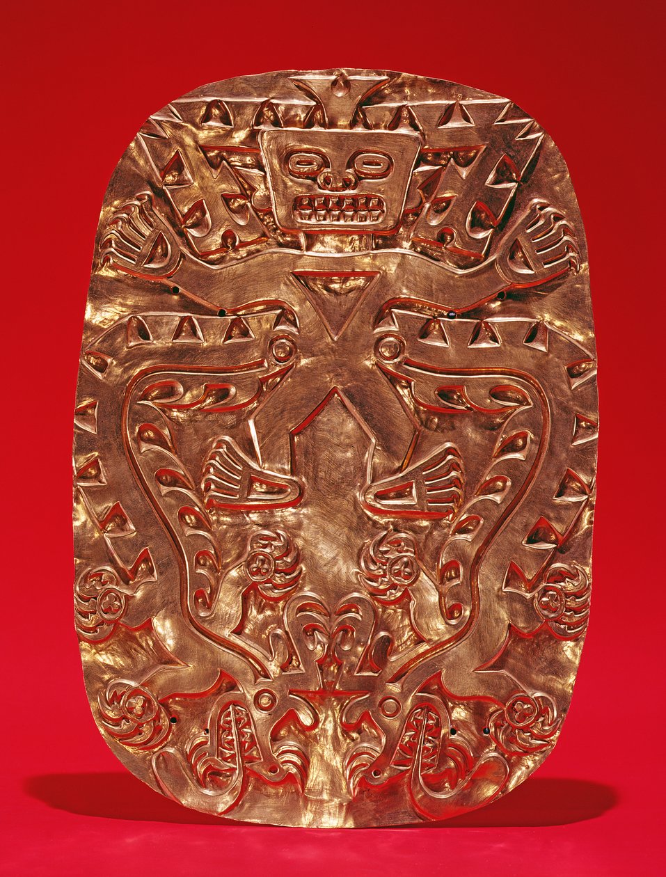 Præget plakette, der viser en krokodillegud, fra Sitio Conte, Cocle-provinsen, Panama, Late Cocle-stil (guld) af Pre Columbian