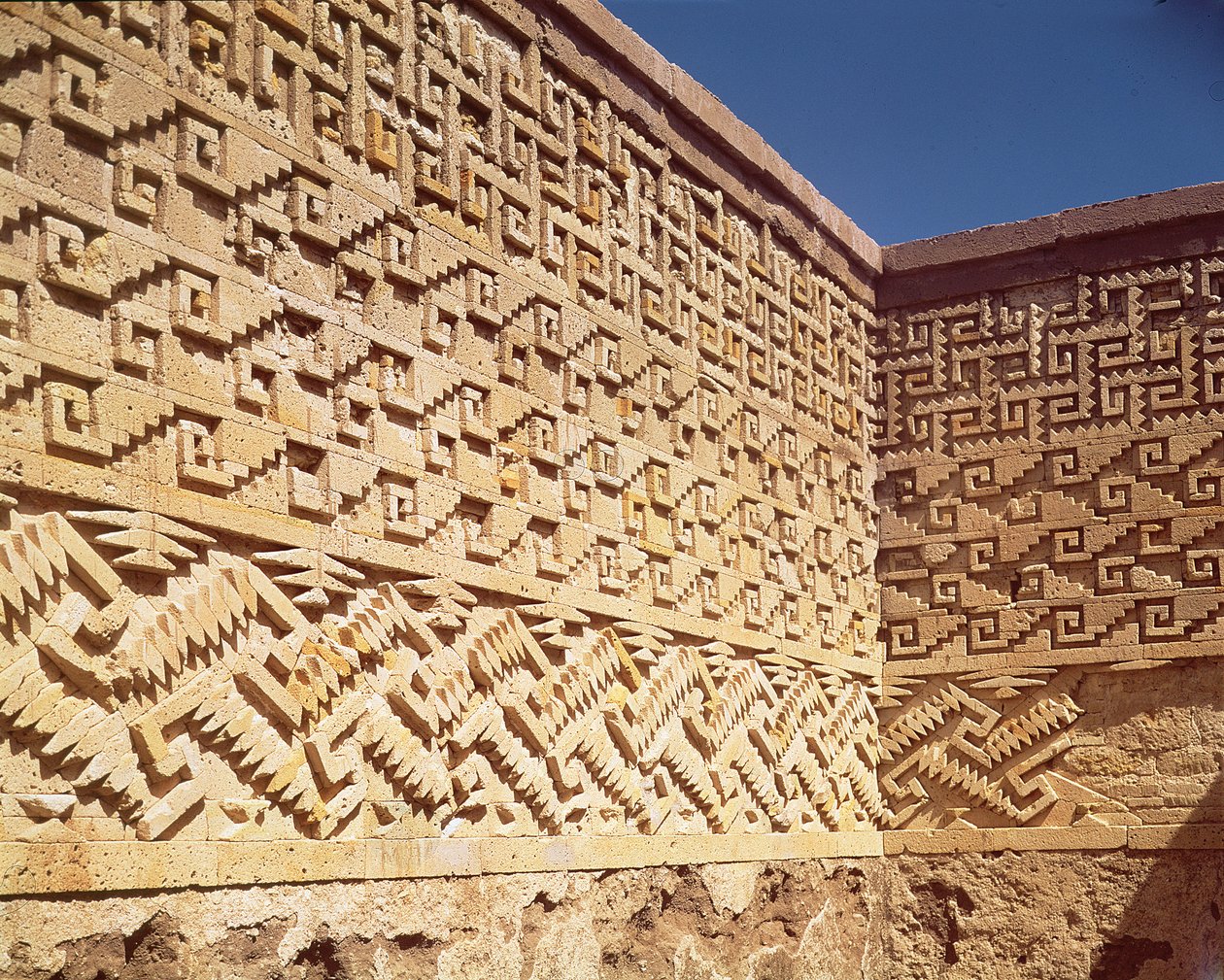 Mosaikvæg fra Patio de las Grecas, postklassisk periode (900-1521) af Pre Columbian