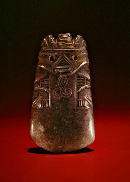 Keltfigur med dyr og fugle på hovedbeklædning, fra Guacimo, Linea Vieja-området (gennemskinnelig havgrøn jade) af Pre Columbian Pre Columbian