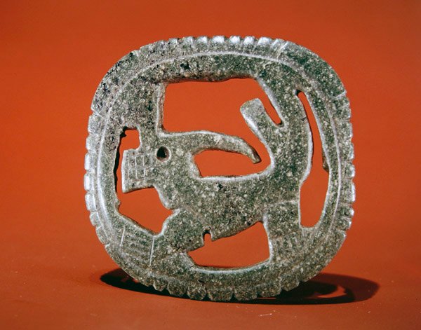 Gennembrudt dyreplade, fra Guacimo, Linea Vieja-området (broget mellemgrøn jade) af Pre Columbian Pre Columbian