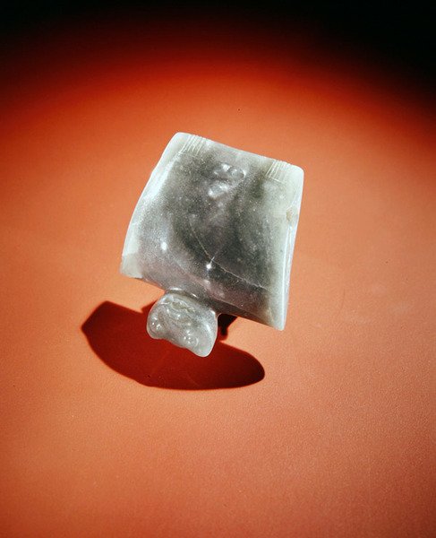 Omarbejdet vinget vedhæng, fra Guacimo, Linea Vieja-området (gennemskinnelig havgrøn jade) af Pre Columbian Pre Columbian