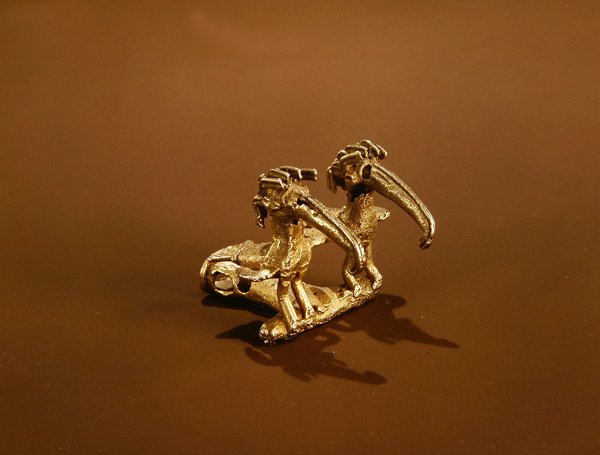 Sinu stavfinale, der viser to fugle (guld) af Pre Columbian Pre Columbian