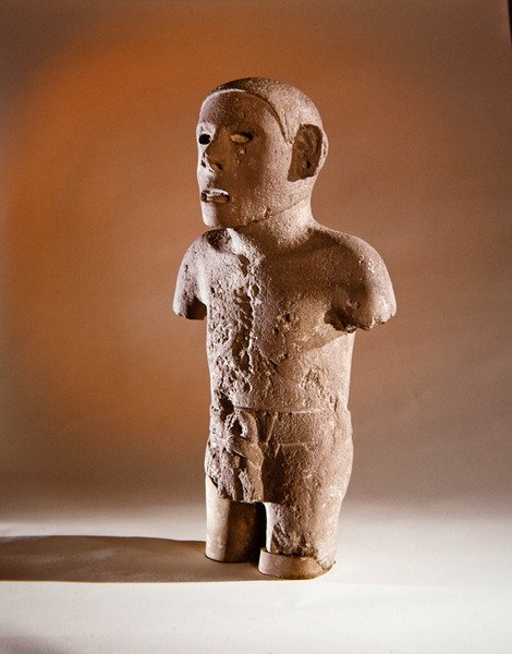 Stående figur, Aztec Culture (vulkansk sten) af Pre Columbian Pre Columbian