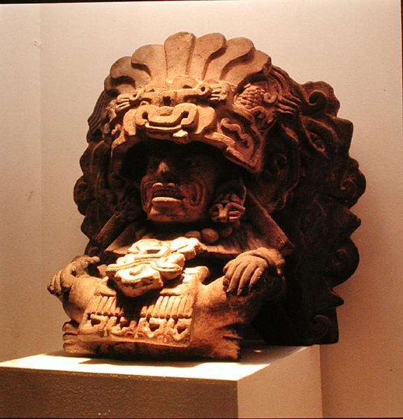Urne i form af Pitao Cozobi, God of Abundant Sustenance, fra Zapotec Culture, 100-600 af Pre Columbian Pre Columbian