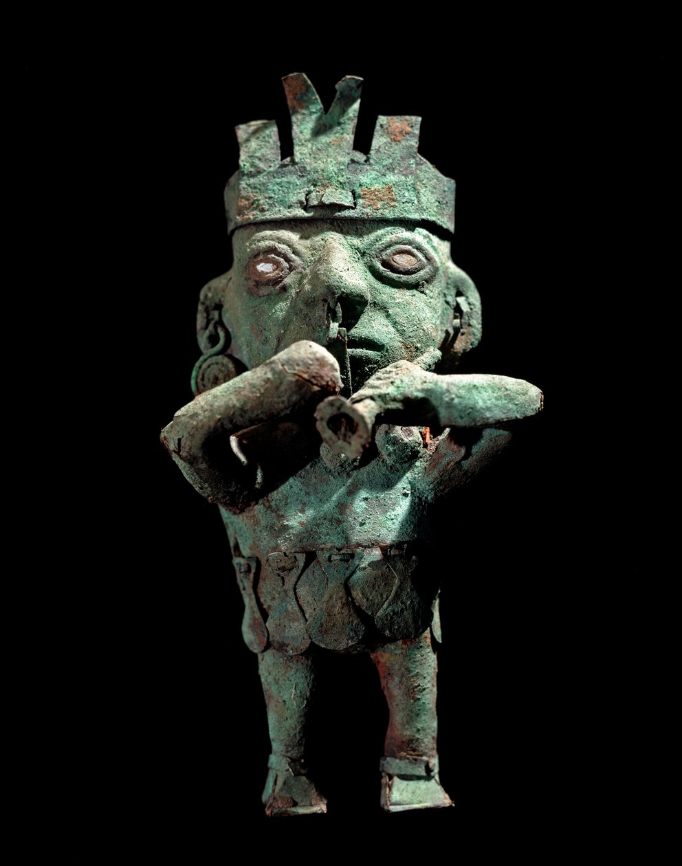 Før colombiansk kunst, Vicus-kultur (Peru): bronzestatuette, der repræsenterer en musiker. Omkring 200 A.D. JC. Lima, Guldmuseet, Peru af Pre Columbian Pre Columbian