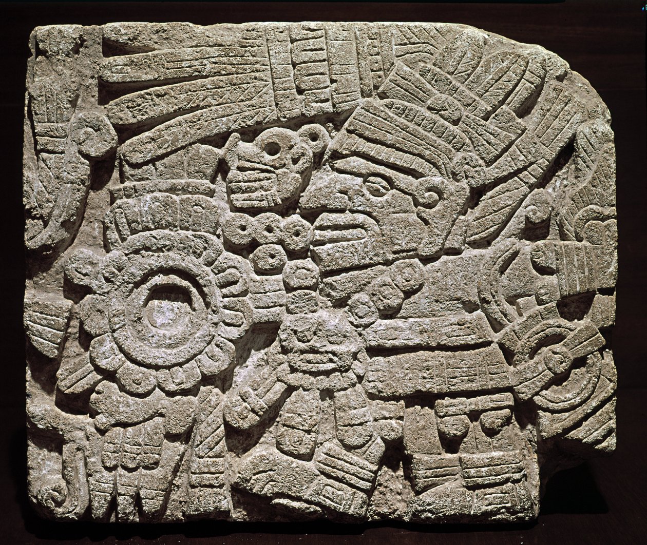 Før colombiansk kunst, blandet civilisation: skulptureret brystparti, der repræsenterer en rigt klædt karakter - fra Oaxaca, Mexicos nationalmuseum for antropologi i Mexico City, Mexico af Pre Columbian Pre Columbian