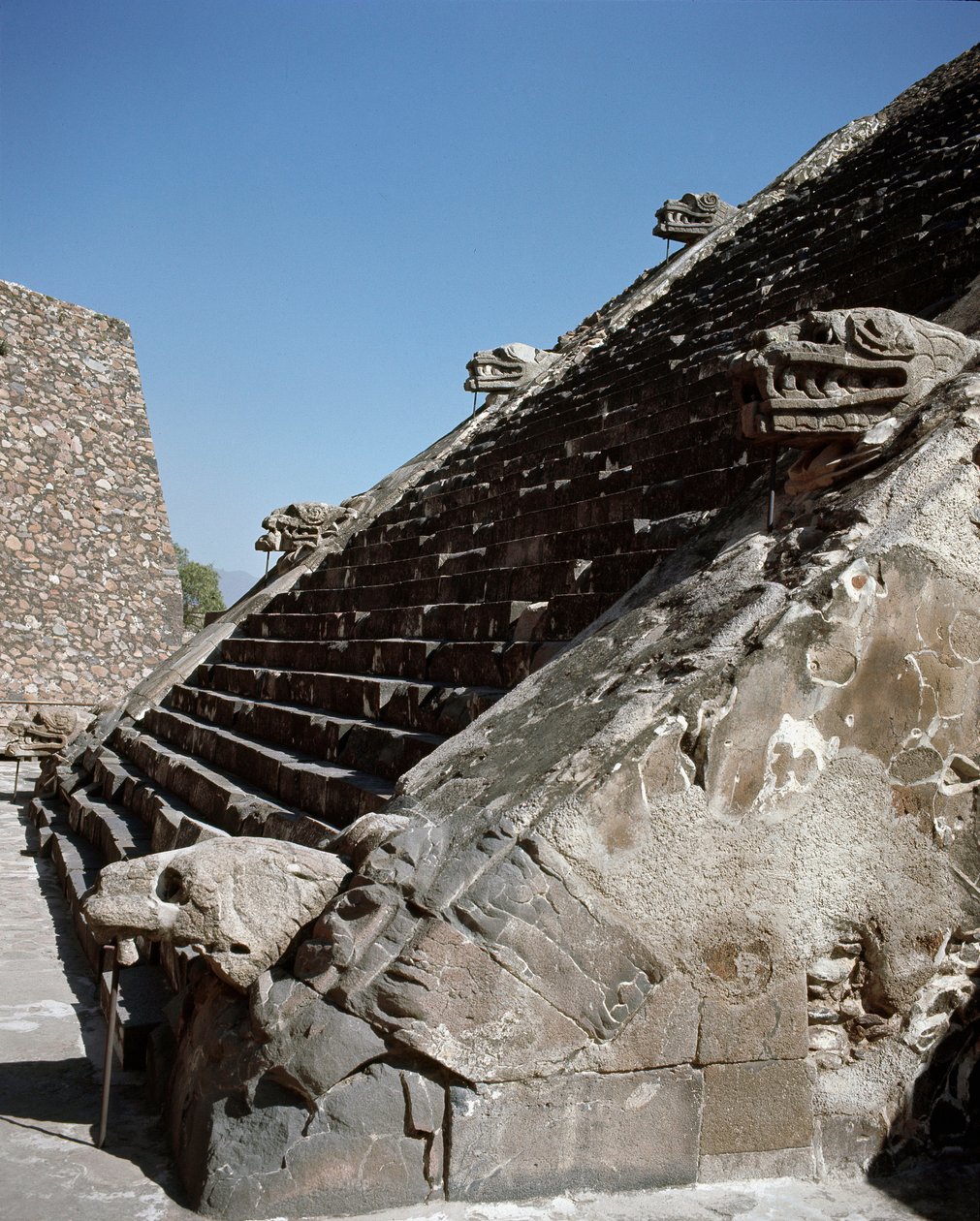 Trapper til den fjererede slanges tempel af Pre Columbian Pre Columbian