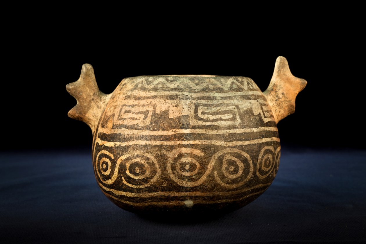 Kugleformet keramik med zoomorf dekoration / Præcolumbiansk kunst (terrakotta) af Precolombian Precolombian