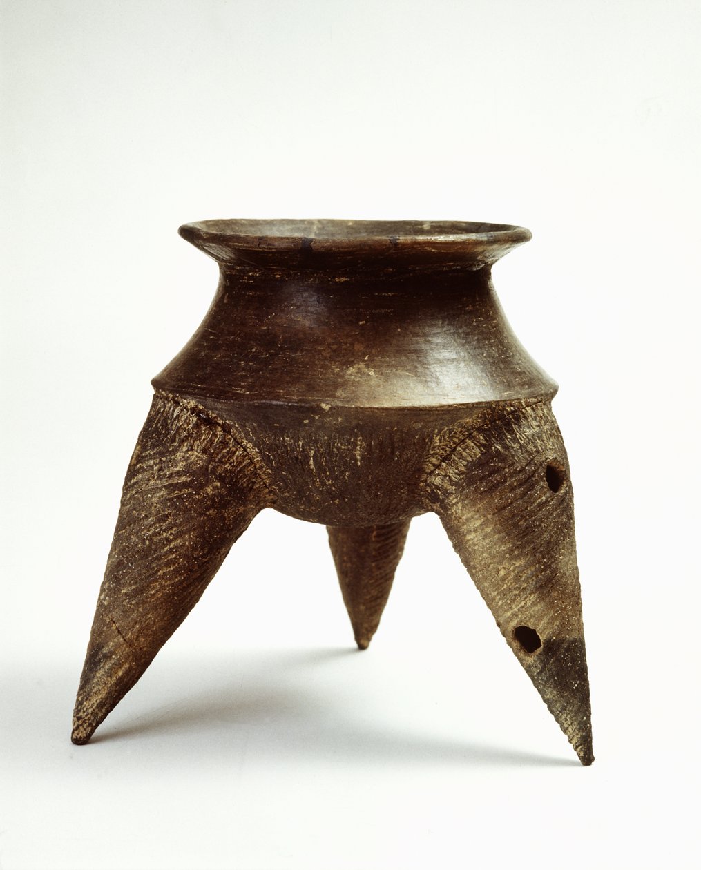 Tre-benet potte (lertøj) af Prehistoric