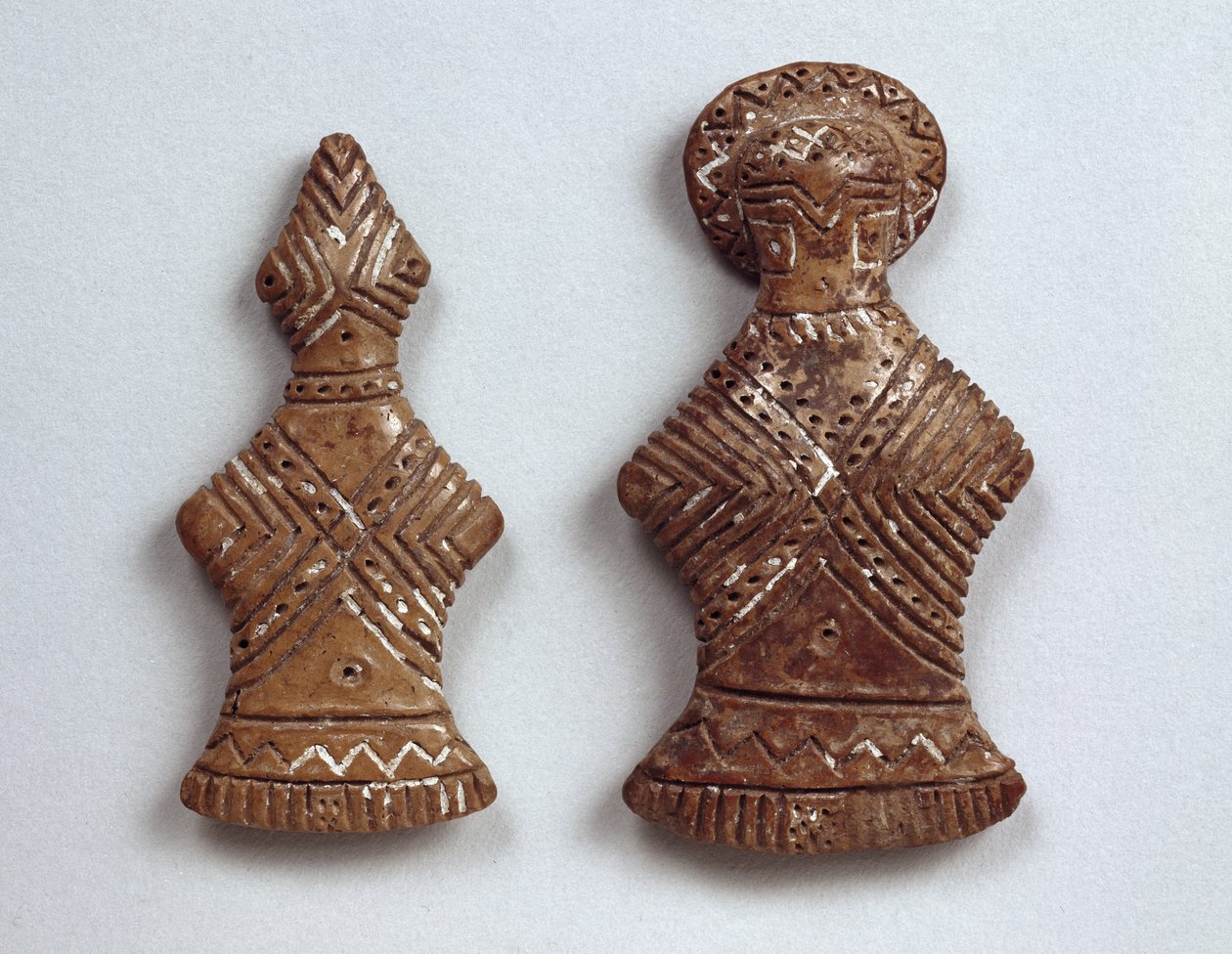 To dekorerede figurer fra Tchai-Kenat, Tyrkiet, 3. årtusinde f.Kr. (keramik) af Prehistoric