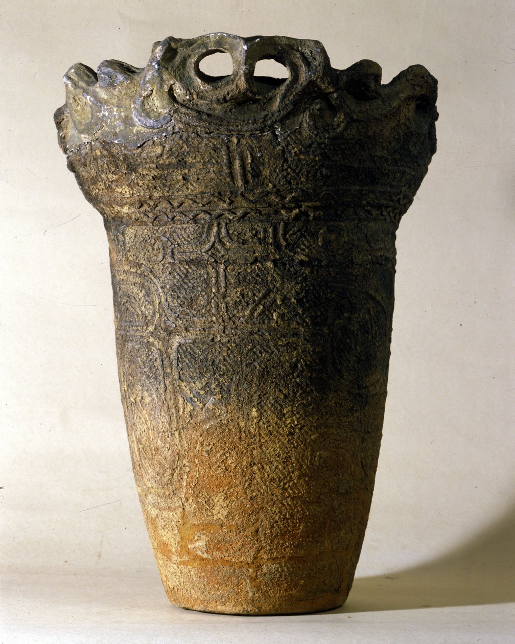 Stor terracotta vase fra Jomon perioden (forhistorisk periode i Japan). Rom, Nationalmuseet for Orientalsk Kunst. af Prehistoric Prehistoric