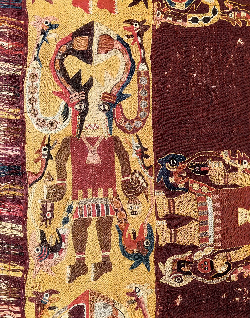 Præcolumbiansk civilisation: ceremoniel officiant iført maske. 300-100 f.Kr. Tapet fra Ica i Peru. Nationalmuseet for arkæologi i Lima, Peru. af Prehistoric Prehistoric
