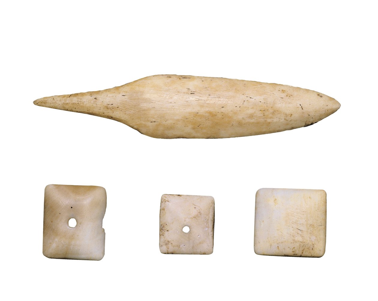 Forhistorisk (neolitisk): Pilspids og knogleknapper. Fra Toralla Cave (Lleida) af Prehistoric Prehistoric