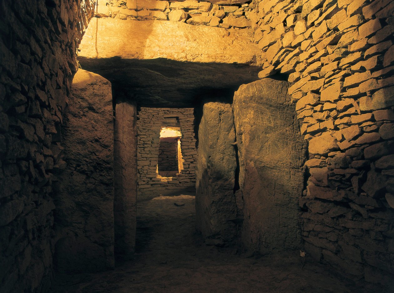 Forhistorie: Romerdysse, neolitisk begravelse (3000 f.Kr.). Spanien, Andalusien, Antequera. af Prehistoric Prehistoric