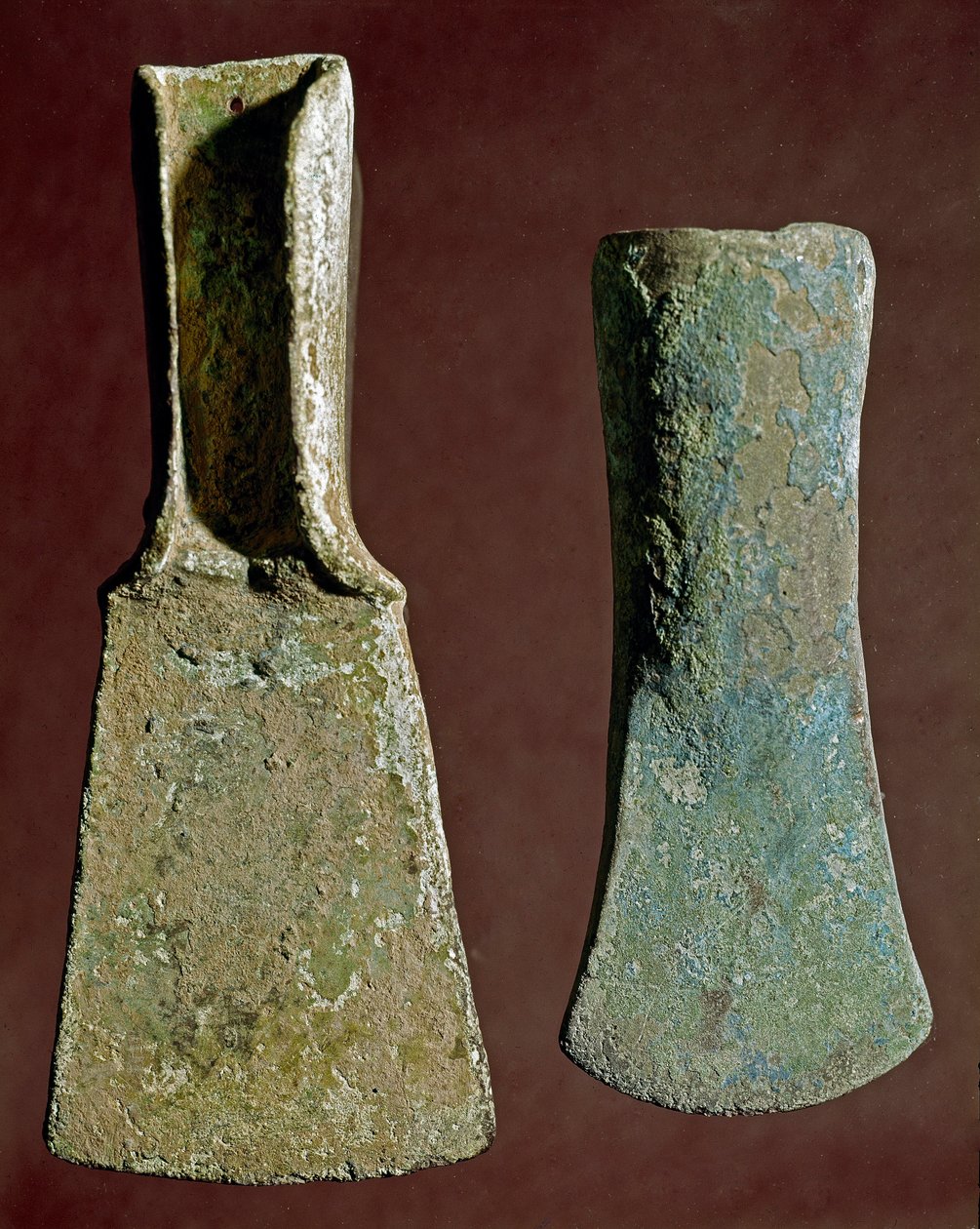 Forhistorie: økse og spydspids i flint. Civilisation af Appenninerne (eller italiensk bronzealder). 1400-1300 f.Kr. Perugia, Umbriens nationale arkæologiske museum af Prehistoric Prehistoric