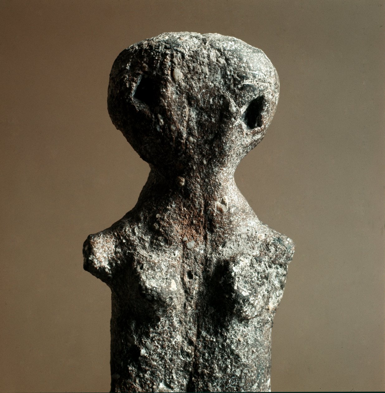 Forhistorie: feminint terracotta-idol fra Necropolis of Arene Candide (Finale Liguria), Ligurien. Mellemneolitikum, stenalder. Genes, ligurisk arkæologisk museum af Prehistoric Prehistoric