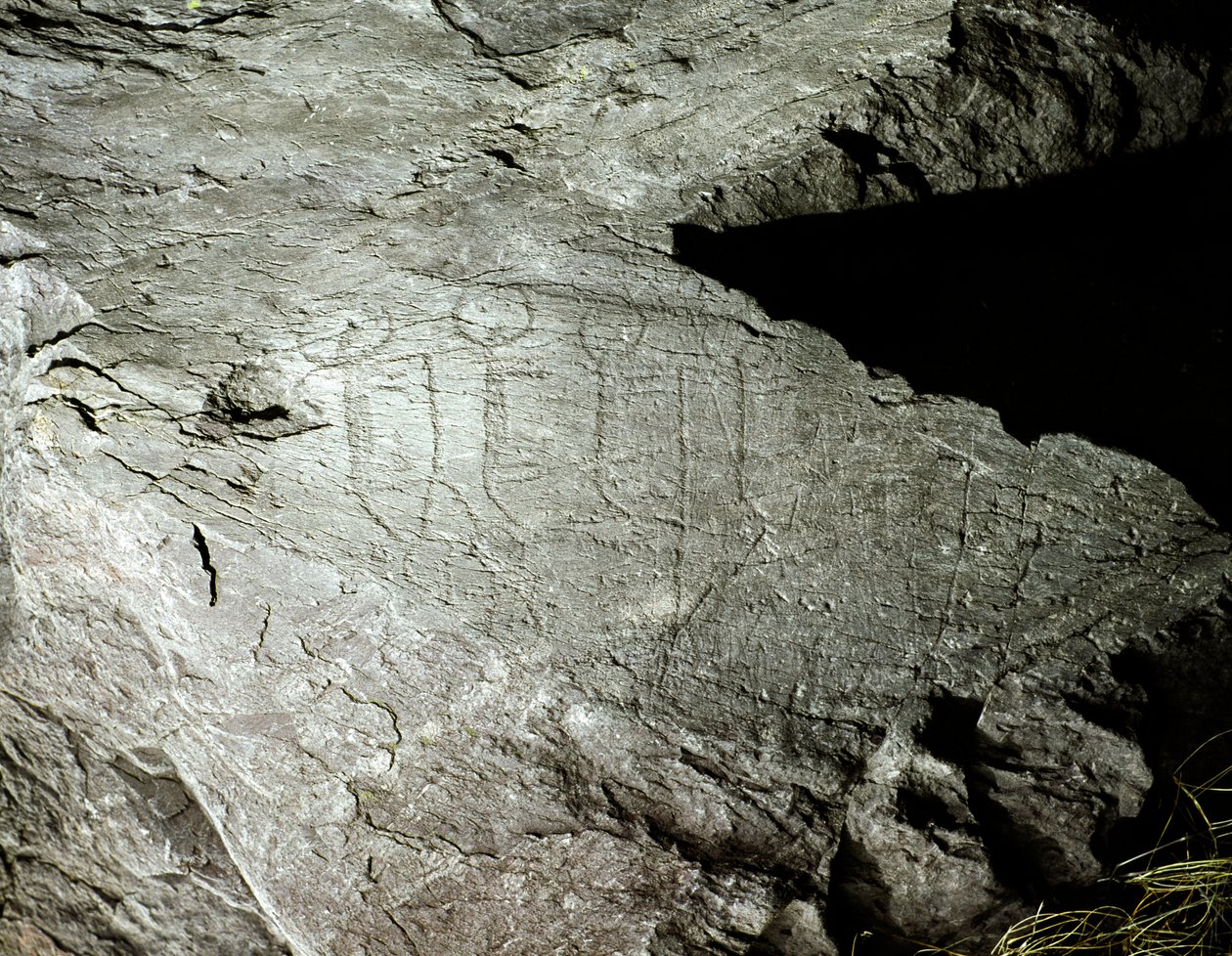 Forhistorie, klippekunst: graverende klipperepræsentationer af to par okser, der trækker en vogn. Kobberalder. Eneolitisk periode (kalkolitisk). Roche n. 2. Cemmo (Brescia) Parco archeologico nazionale dei Massi di Cemmo, Italien af Prehistoric Prehistoric