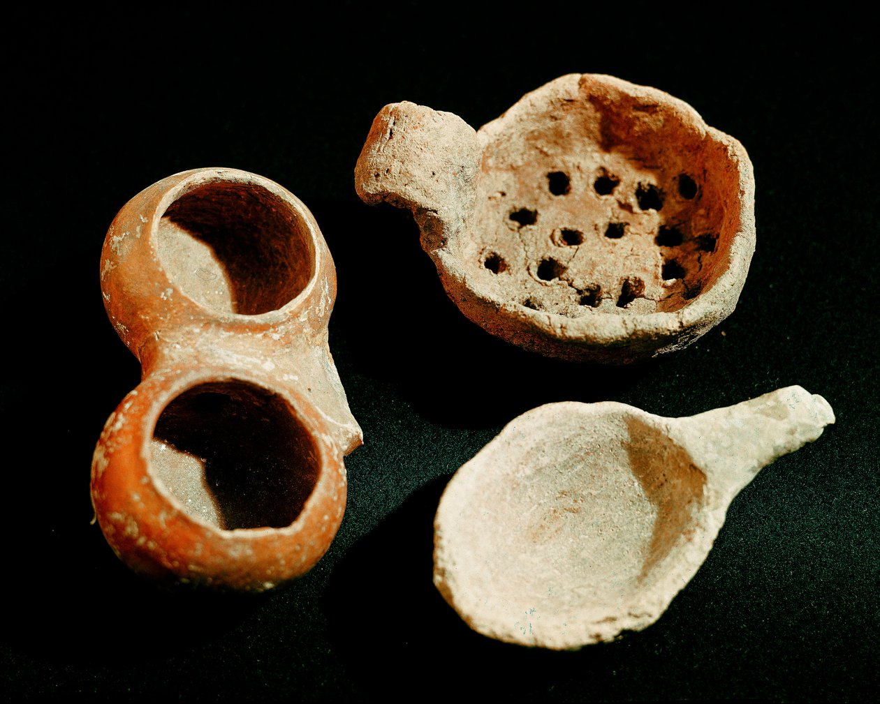 Forhistorie: diverse servicetilbehør (si, gryde). Civilisation af Appenninerne (eller italiensk bronzealder). 1400-1300 f.Kr. Perugia, Museo Archeologico Nazionale dell