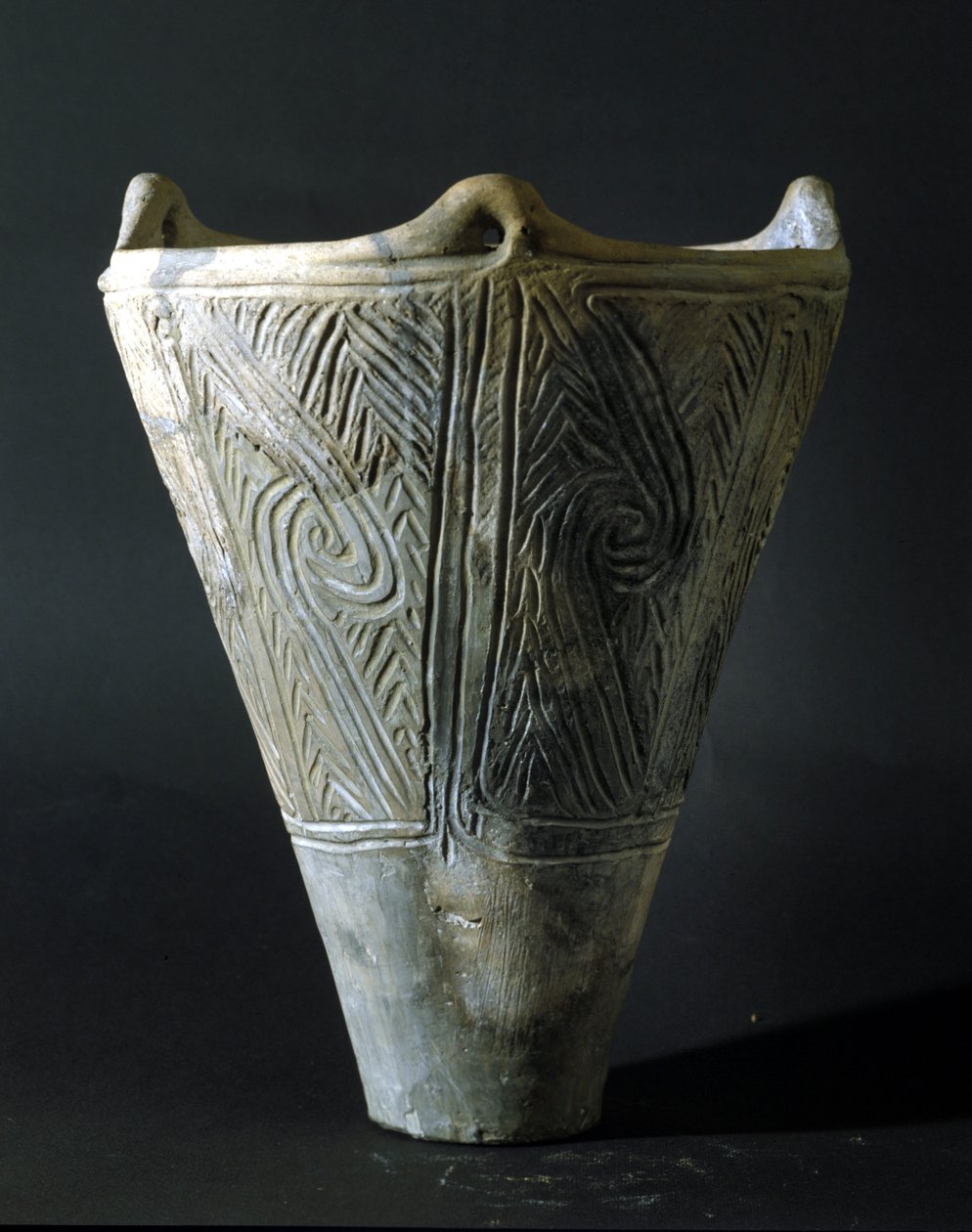 Terracotta vase fra Jomon perioden (forhistorie i Japan). Rom, Nationalmuseet for Orientalsk Kunst. af Prehistoric Prehistoric