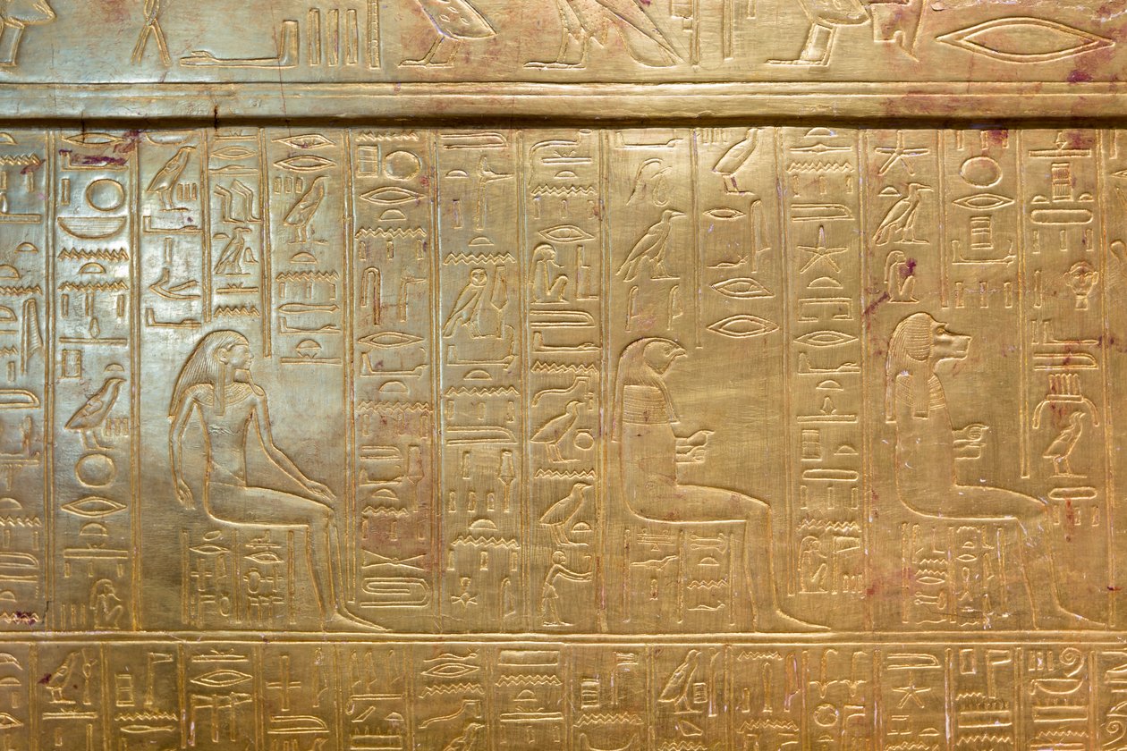Den ydre gyldne helligdom i Tutankhamons gravkammer, Egyptisk Museum, Kairo, Egypten af Prehistoric Prehistoric