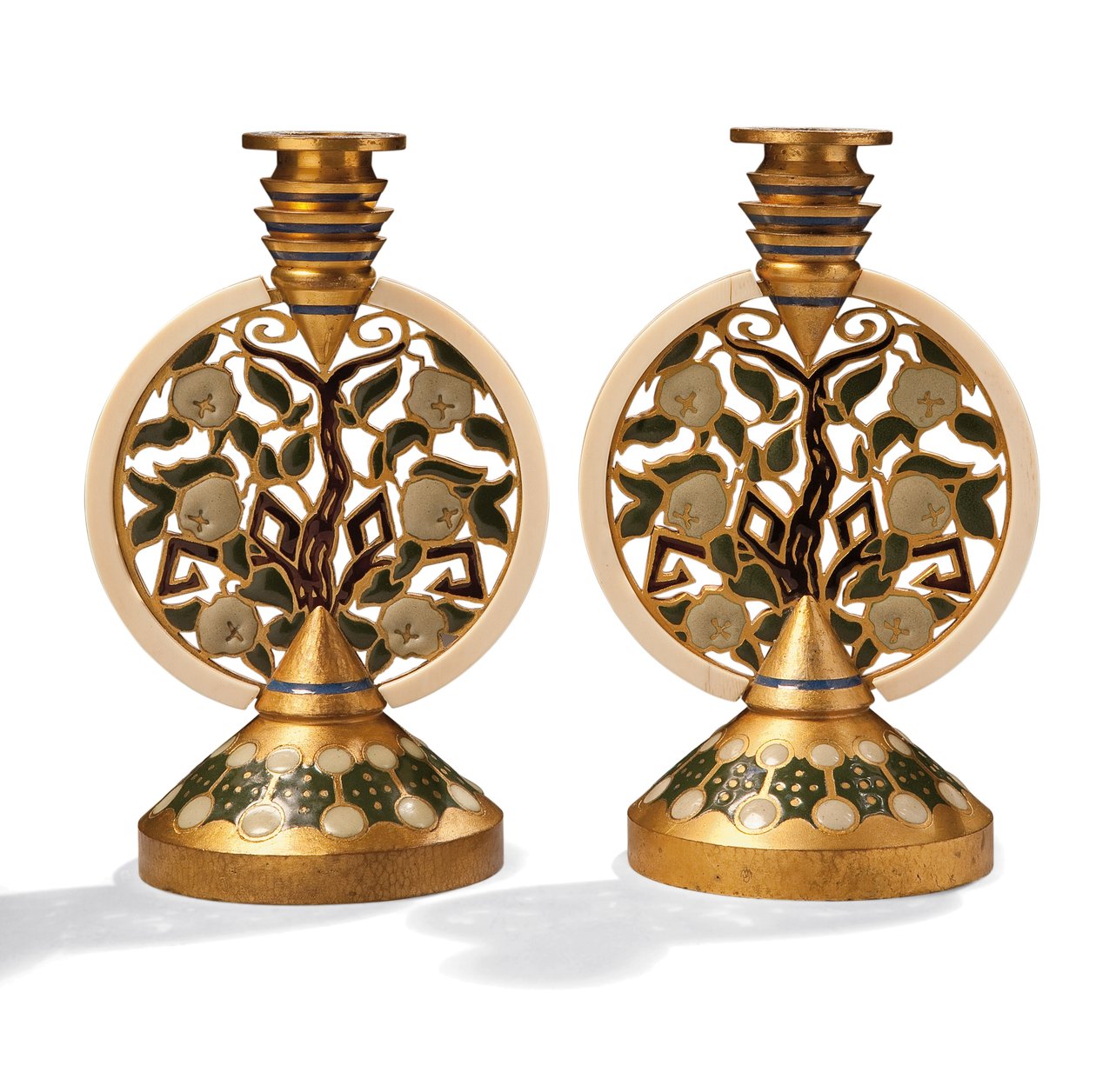 Et par lysestager af forgyldt bronzeemalje og elfenben, ca. 1907 (forgyldt bronzeemalje, elfenben) af Princess Maria Tenisheva